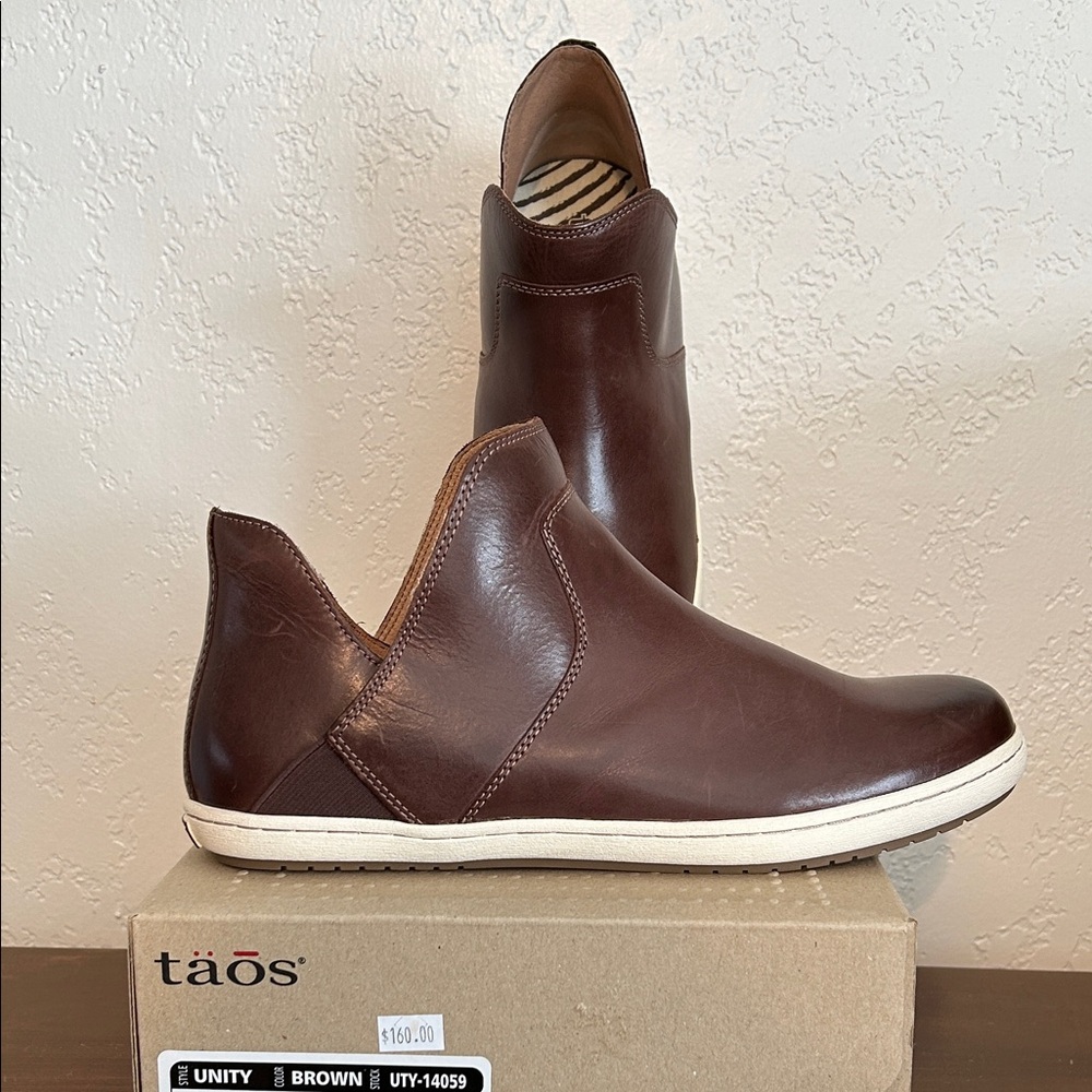 Taos Unity Brown Leather Ankle Boots